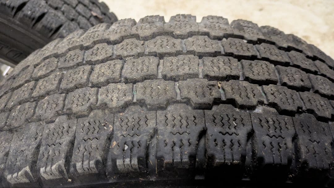 直接引取のみ　奈良　ハイエース　スタッドレスタイヤホイールセット