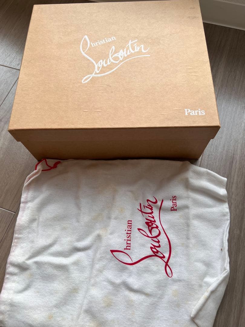 クリスチャン•ルブタン　ダークブラウン スエード ストラップサンダル