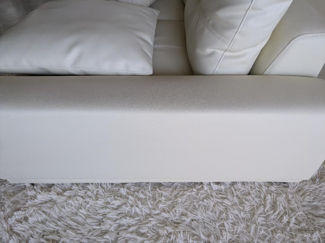 ✨超美品可愛いおしゃれなアイボリーホワイトレザーロウソファークッション2つ付き✨