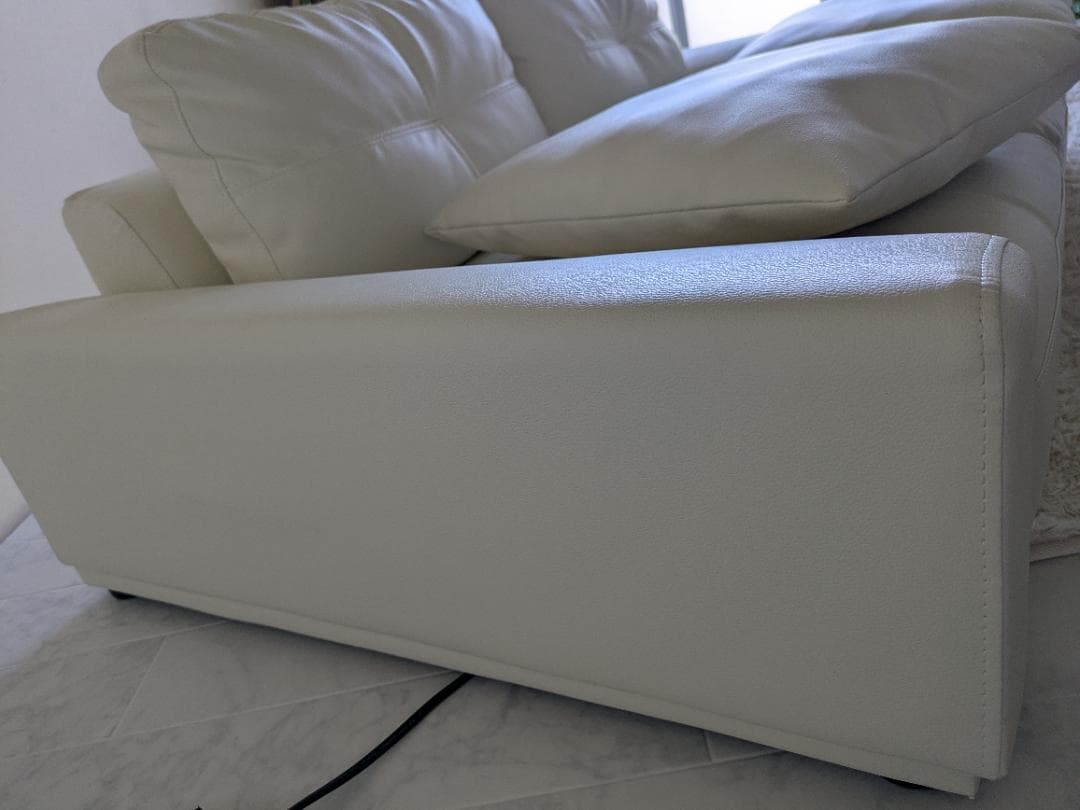 ✨超美品可愛いおしゃれなアイボリーホワイトレザーロウソファークッション2つ付き✨