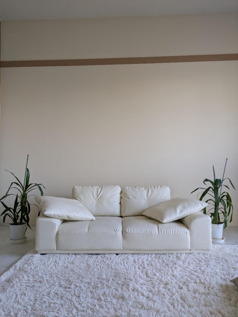 ✨超美品可愛いおしゃれなアイボリーホワイトレザーロウソファークッション2つ付き✨