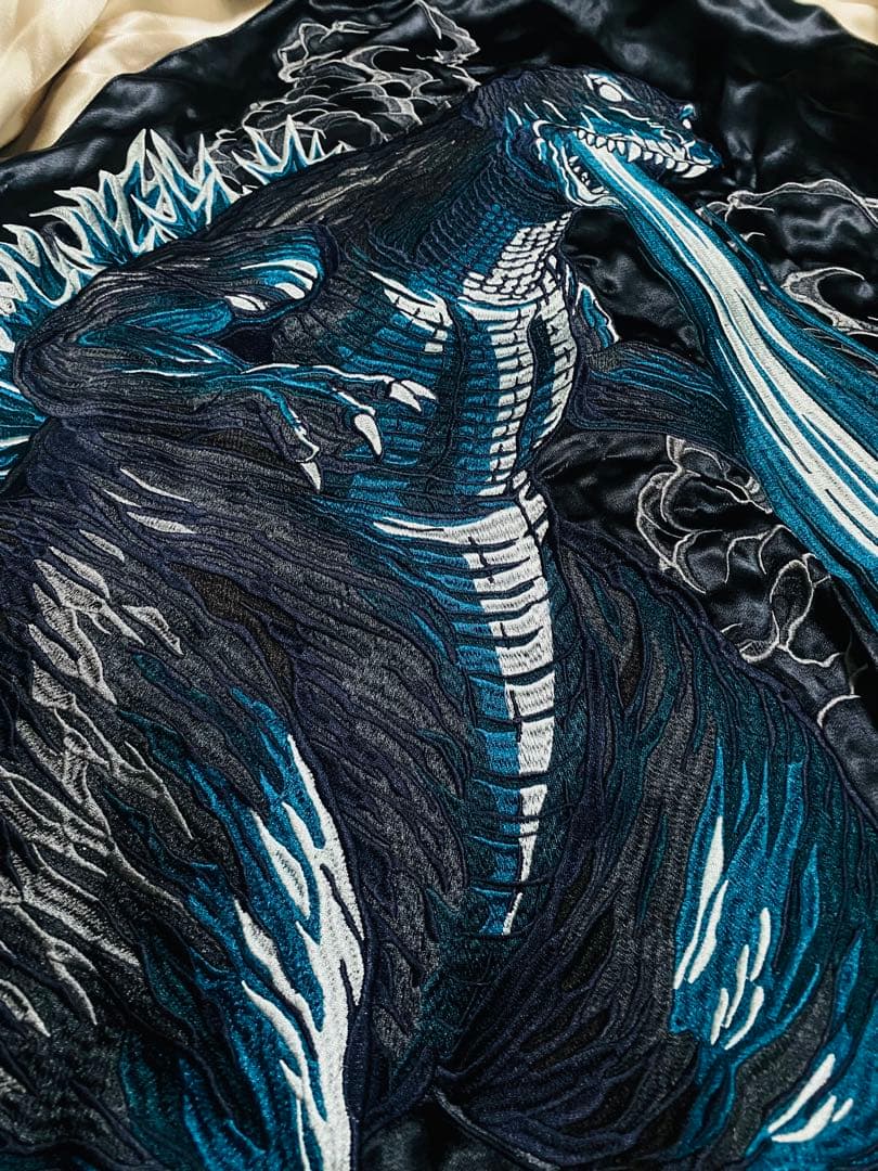 未使用近い ゴジラ 日本限定 スカジャン ２面用 unisex レーヨン 美品