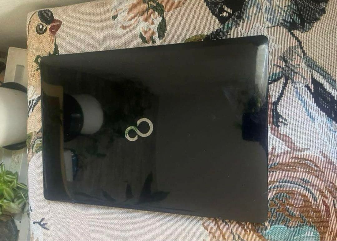 ノ-トパソコン／富士通／メモリ4G /HDD1TB／Windows11