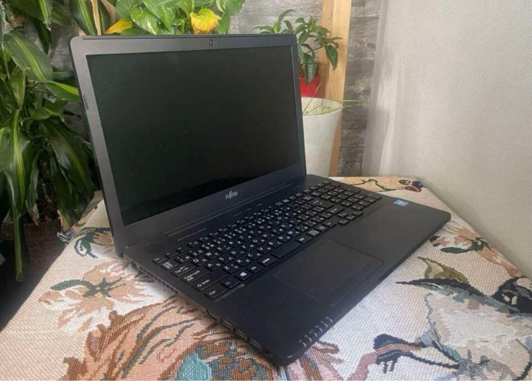 ノ-トパソコン／富士通／メモリ4G /HDD1TB／Windows11