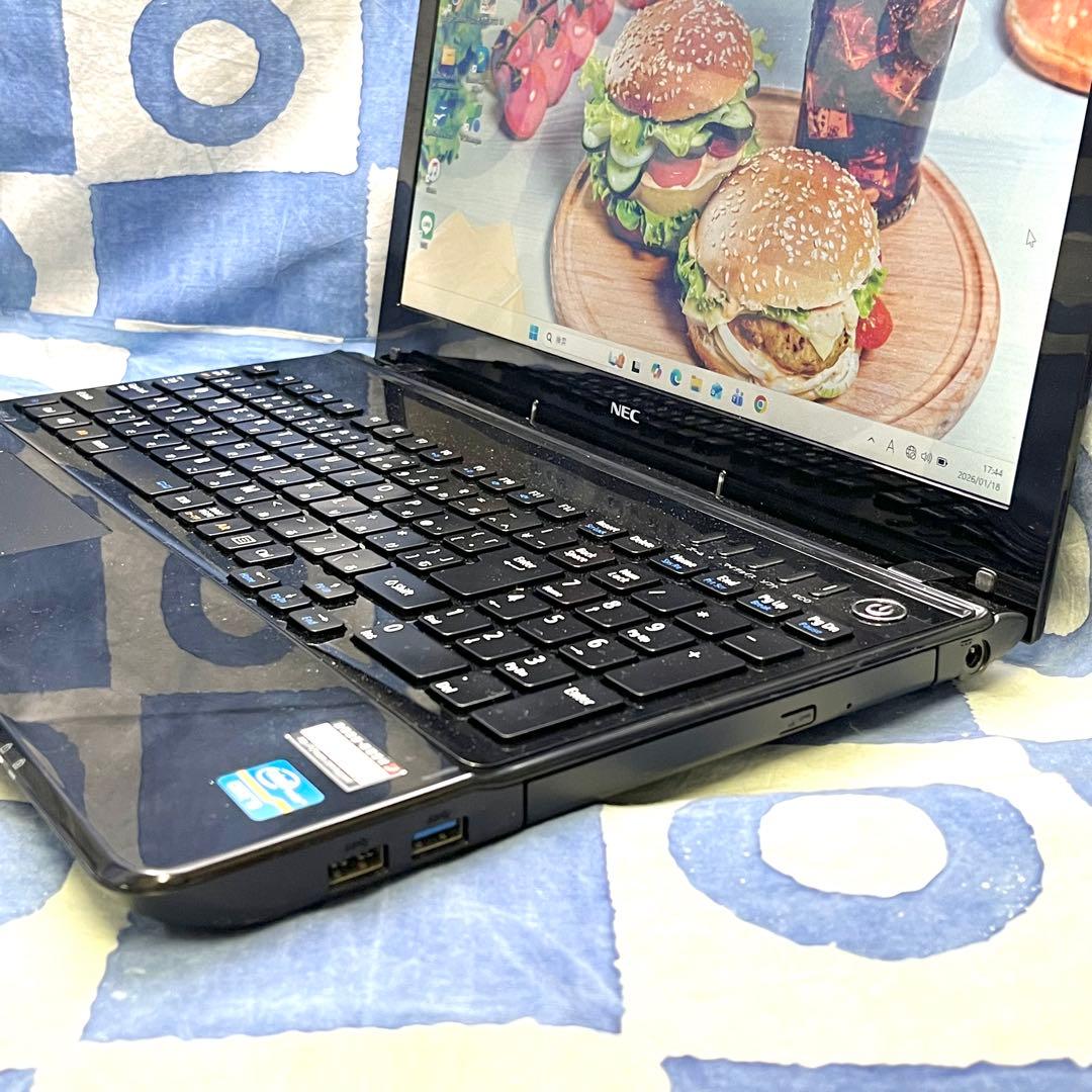 爆速SSD512G&メモリ16G☆i7☆大人な黒♪ブルーレイ&カメラ！Win11