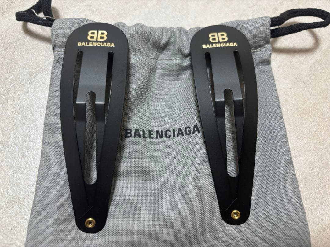 BALENCIAGA ヘアクリップ 2個セット