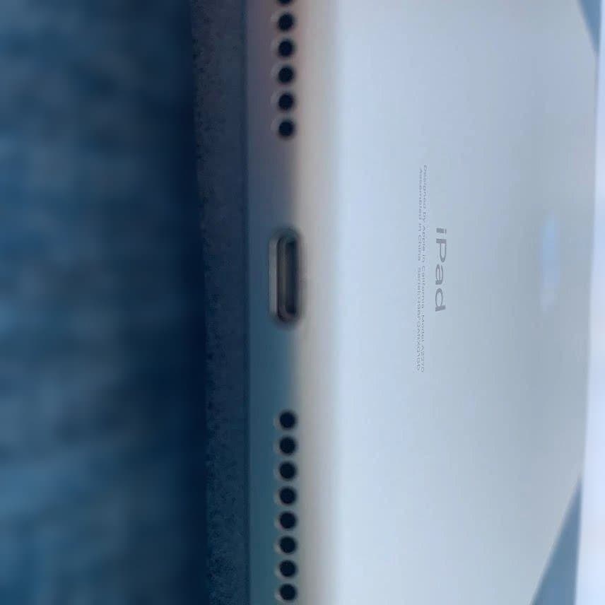 美品　Apple iPad 第8世代　Wi-Fi 32 GB