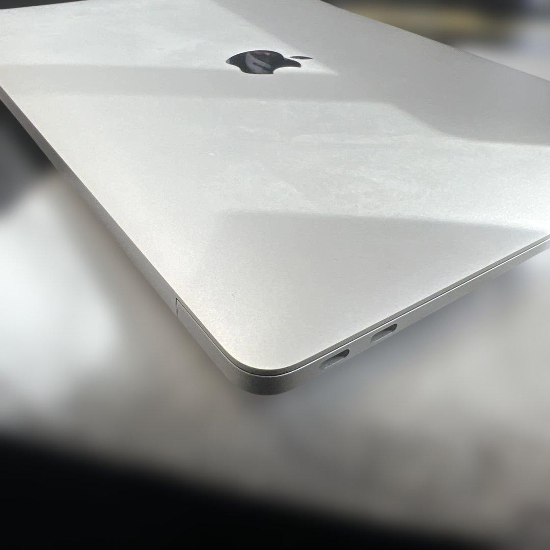 MacBook Air (M1, 2020) 本体　256GB