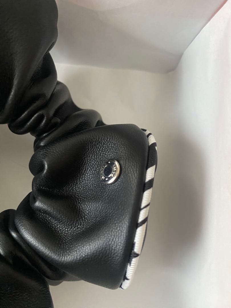 エルメス　シュシュ　クラウディア　黒　ノワール　レザー　ジグザグ　バンダナ　新品