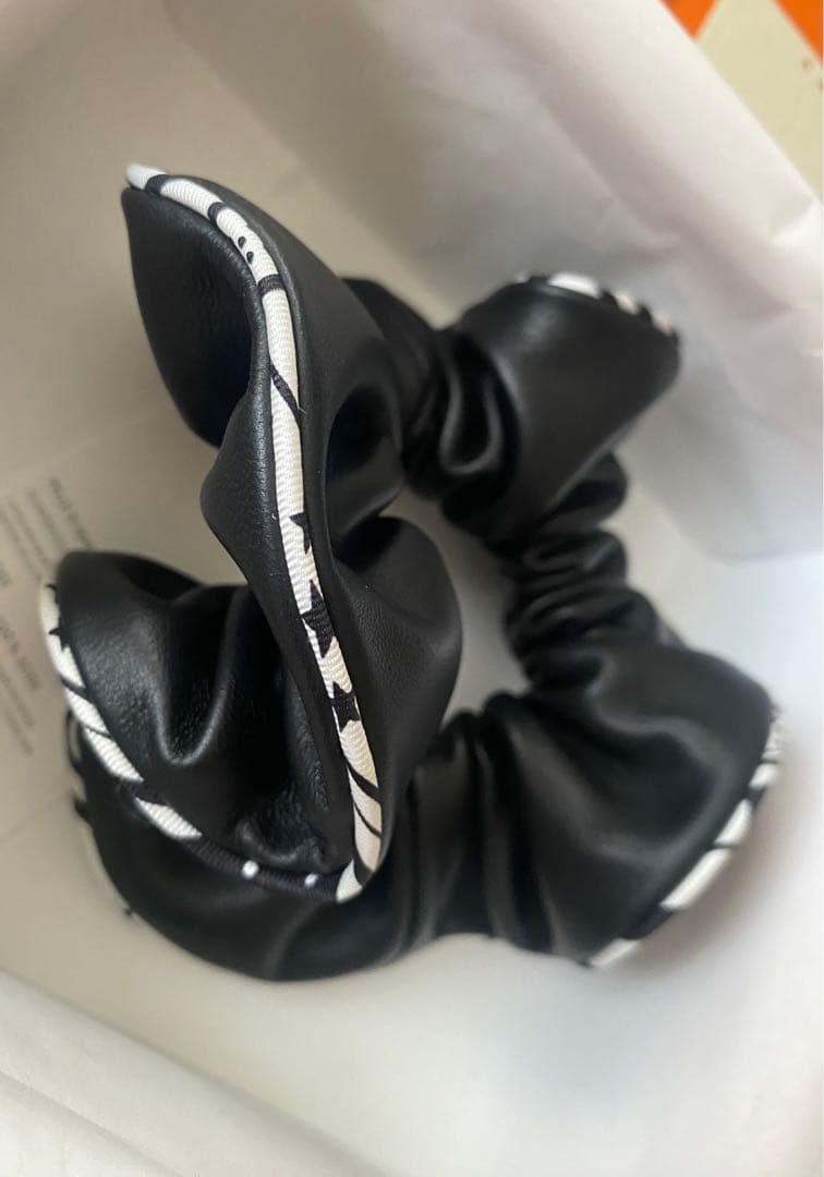 エルメス　シュシュ　クラウディア　黒　ノワール　レザー　ジグザグ　バンダナ　新品