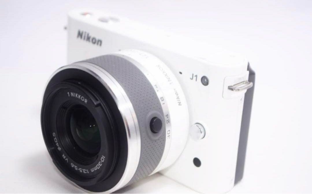 〓コンパクトミラーレス一眼〓ニコン NIKON 1 J1＋10-30 ホワイト