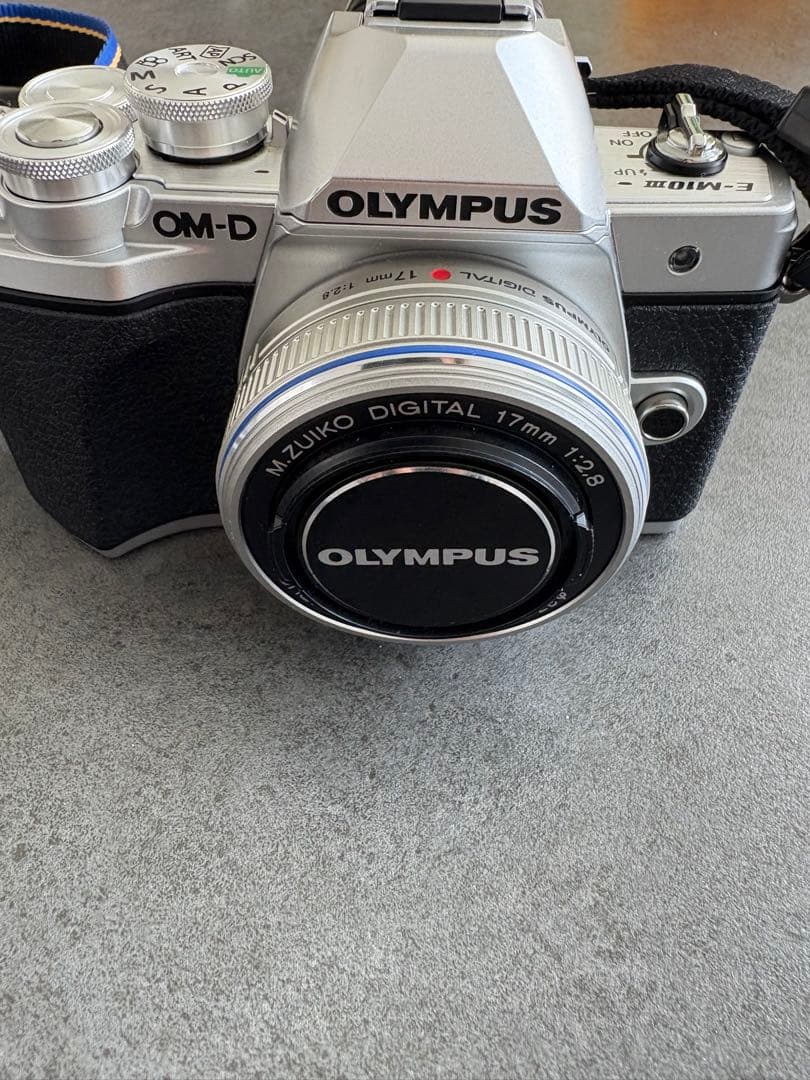 OLYMPUS OM-D E-M10 Mark IIIミラーレス一眼カメラ