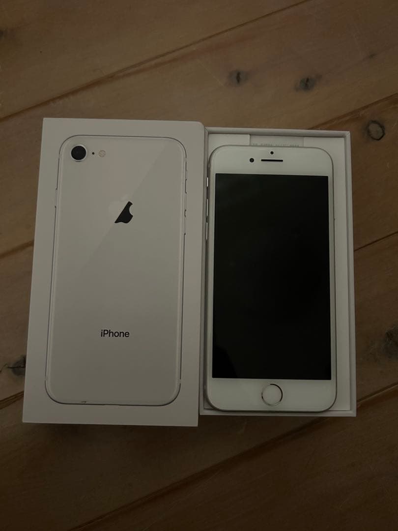 【美品】iPhone8 64GB Silver 箱付き