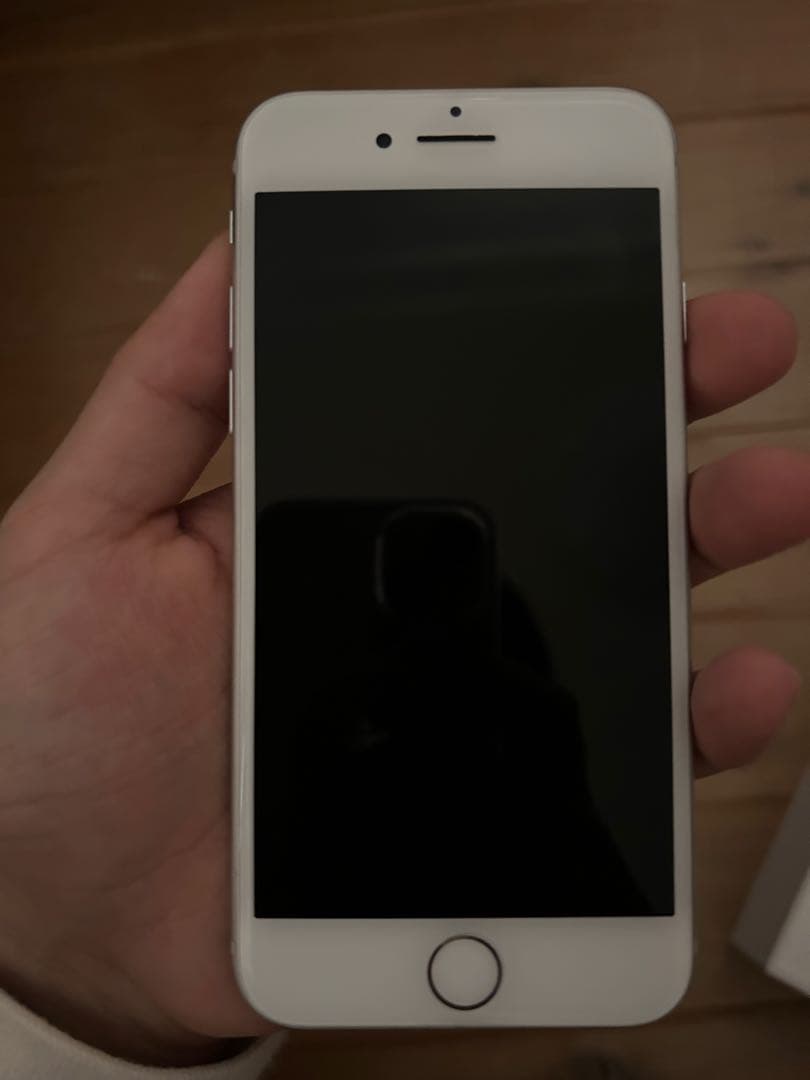 【美品】iPhone8 64GB Silver 箱付き