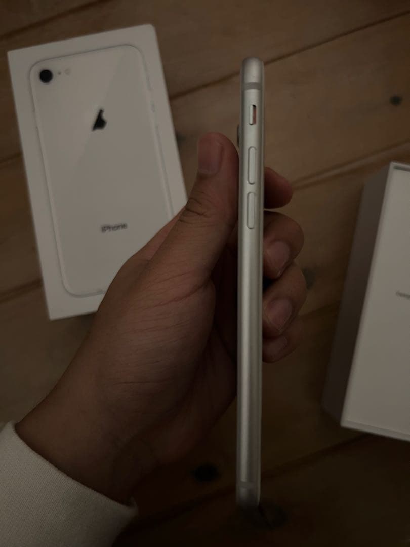【美品】iPhone8 64GB Silver 箱付き