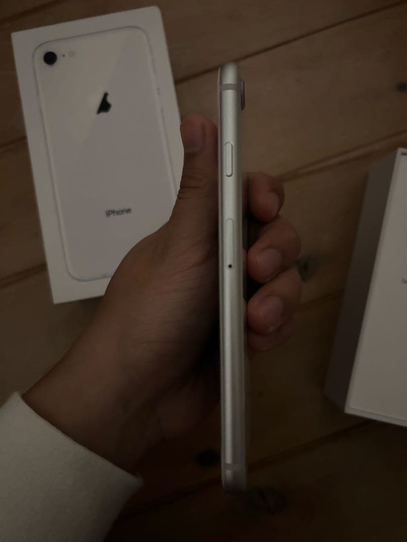 【美品】iPhone8 64GB Silver 箱付き