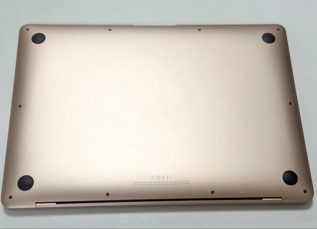 美品 Apple MacBook Air M1 8GB, 256GBゴールド