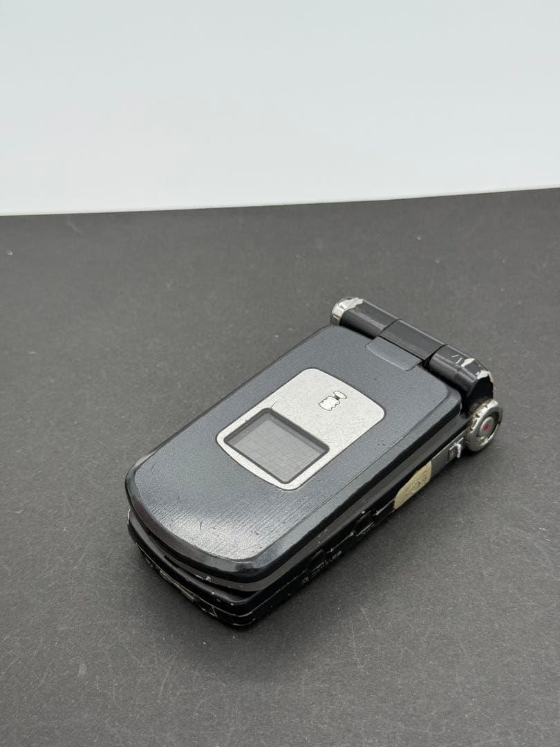 ドコモ　FOMA P900iV クラウド アドベントチルドレン