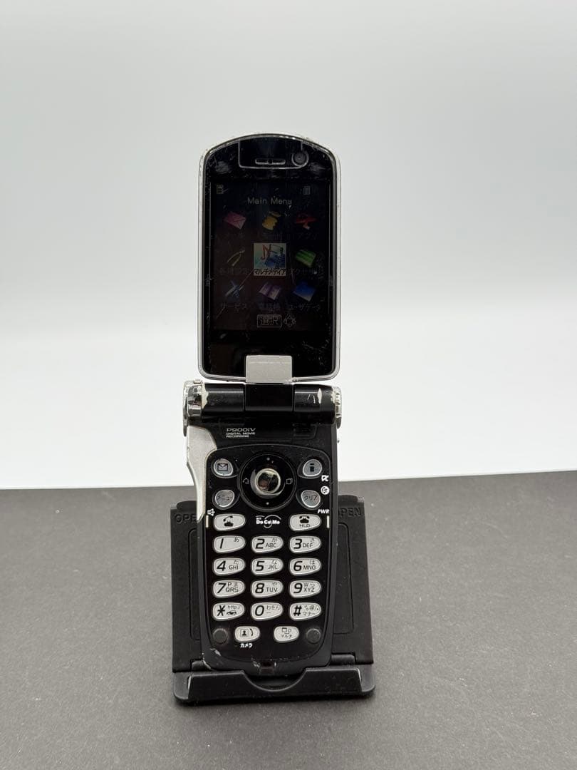 ドコモ　FOMA P900iV クラウド アドベントチルドレン