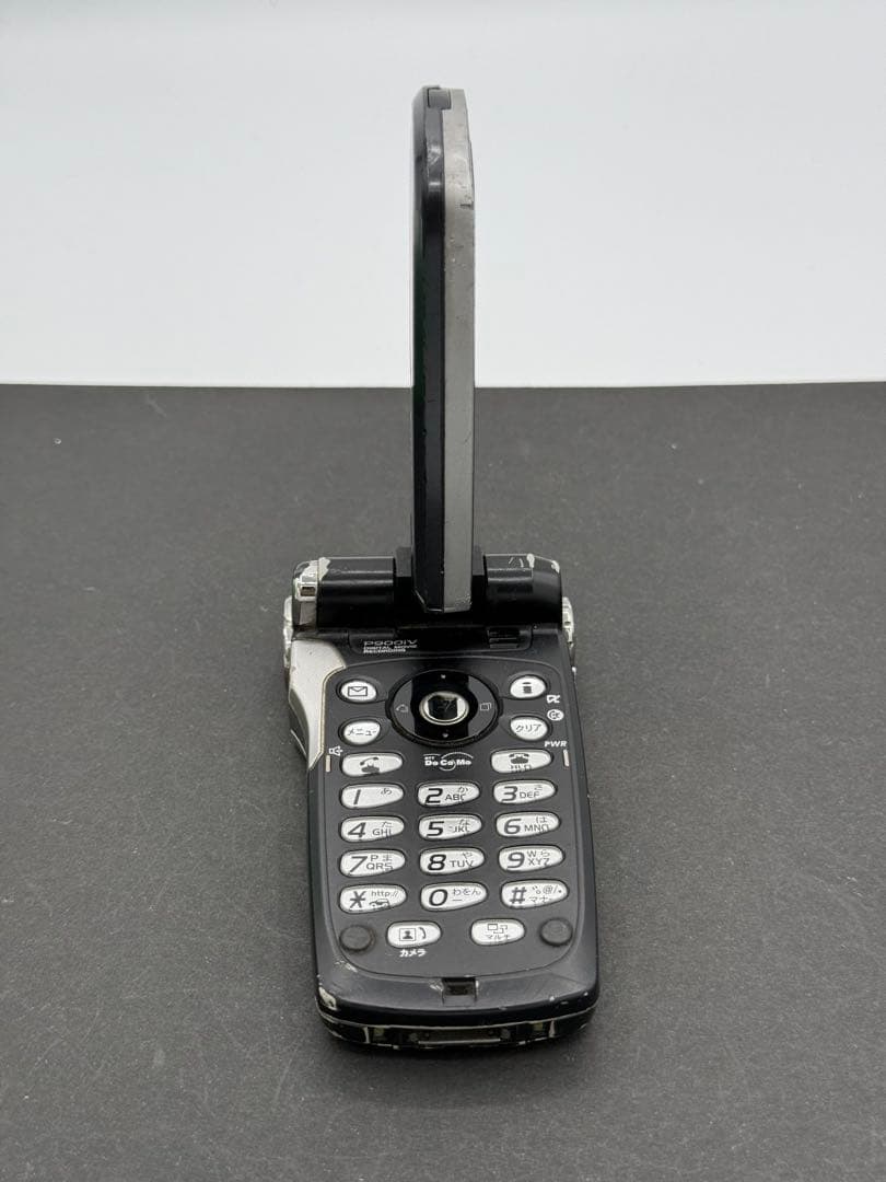 ドコモ　FOMA P900iV クラウド アドベントチルドレン