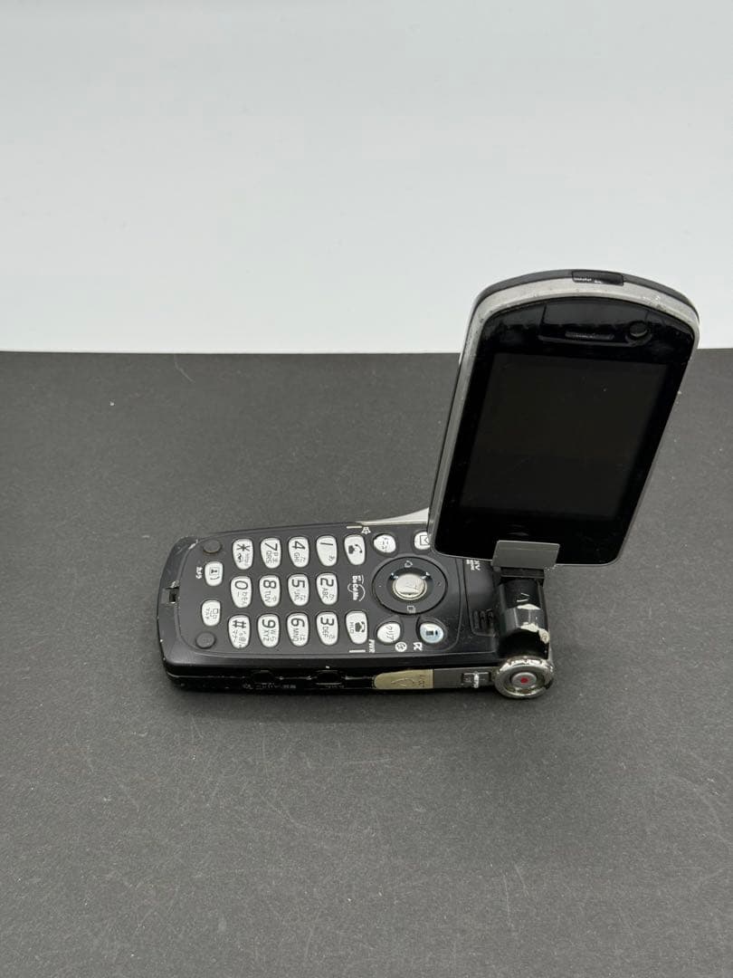 ドコモ　FOMA P900iV クラウド アドベントチルドレン