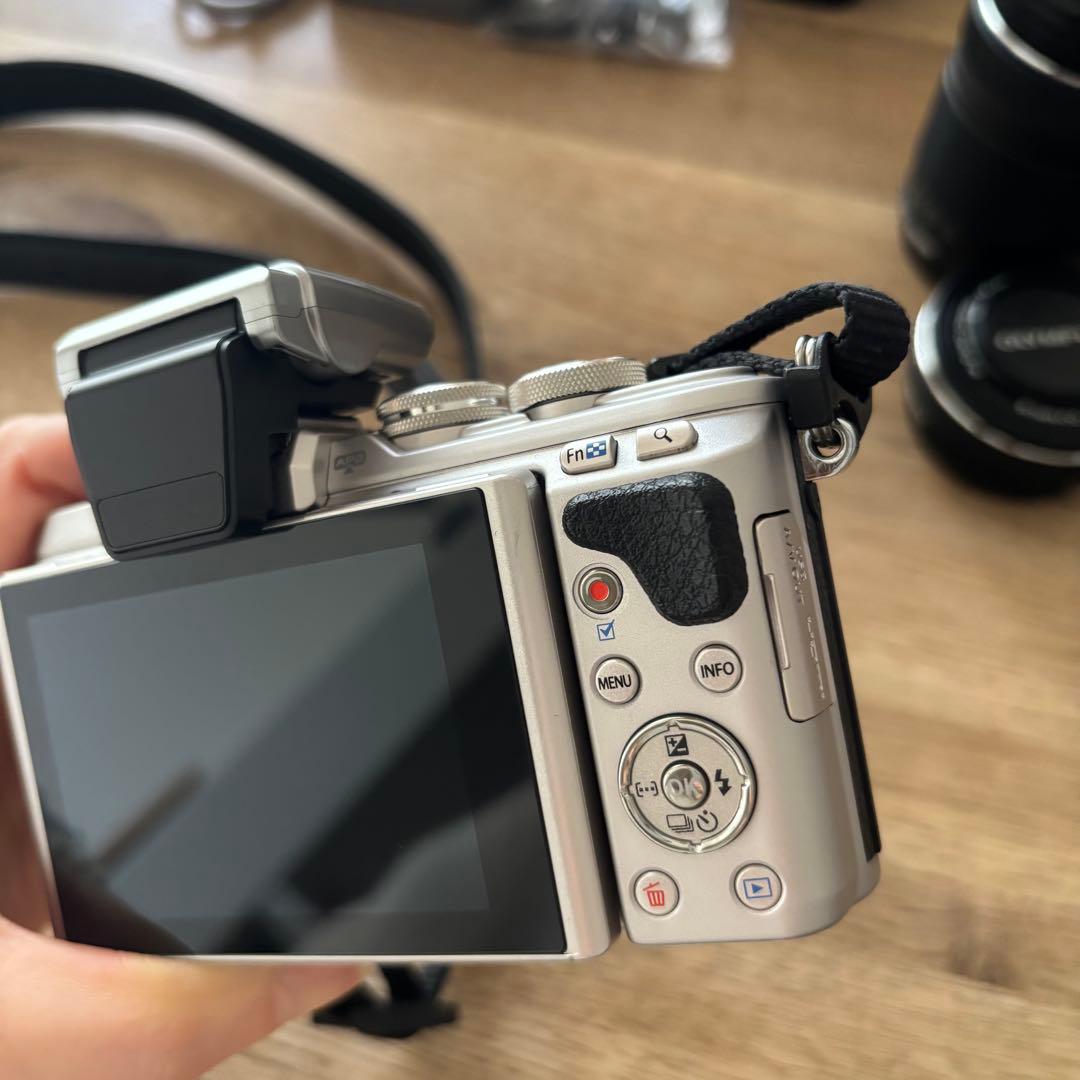 OLYMPUS PEN E-PL8 EZダブルズームキット　ブラック