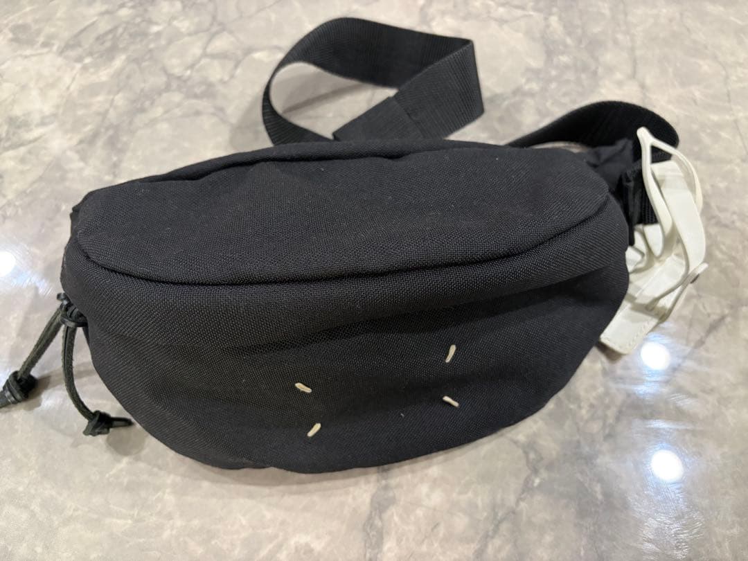 黒 ナイロン ボディバック メゾンマルジェラ