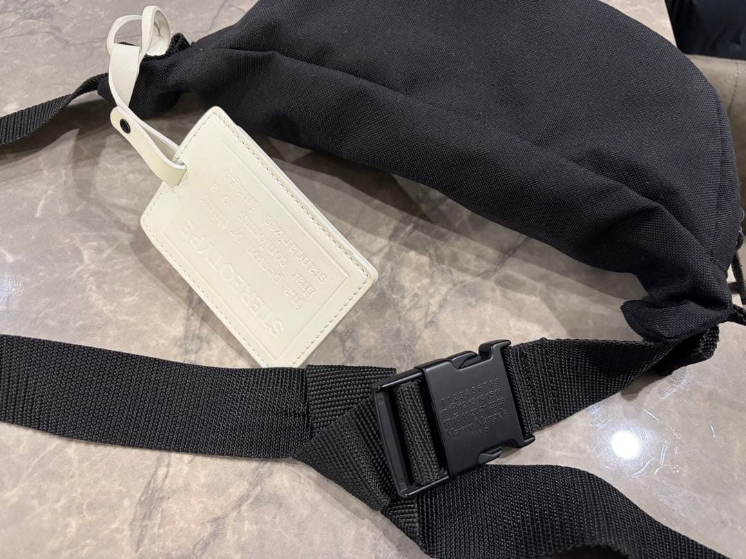 黒 ナイロン ボディバック メゾンマルジェラ