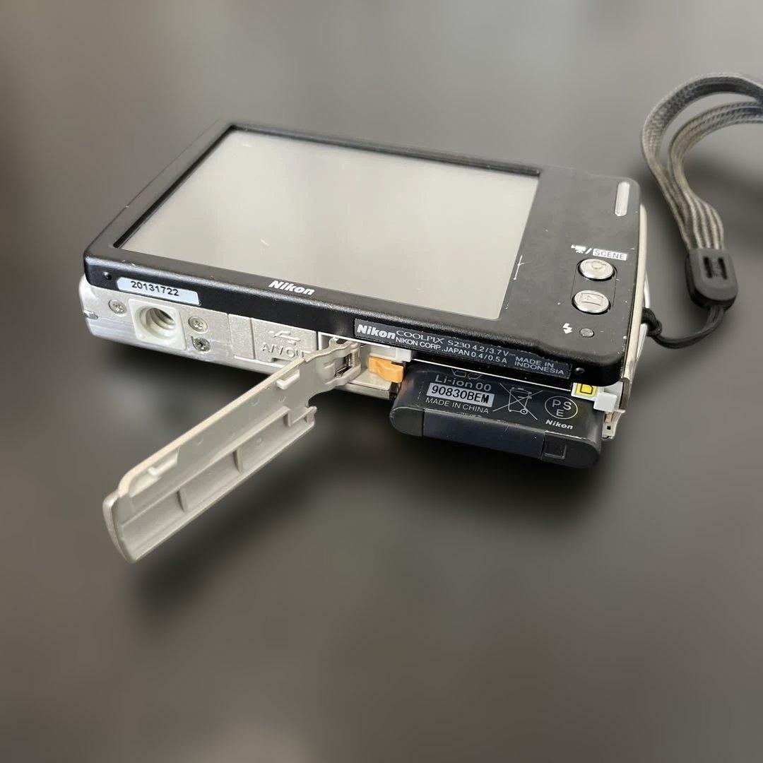 Nikon COOLPIX S230 10メガピクセル コンパクトデジタルカメラ