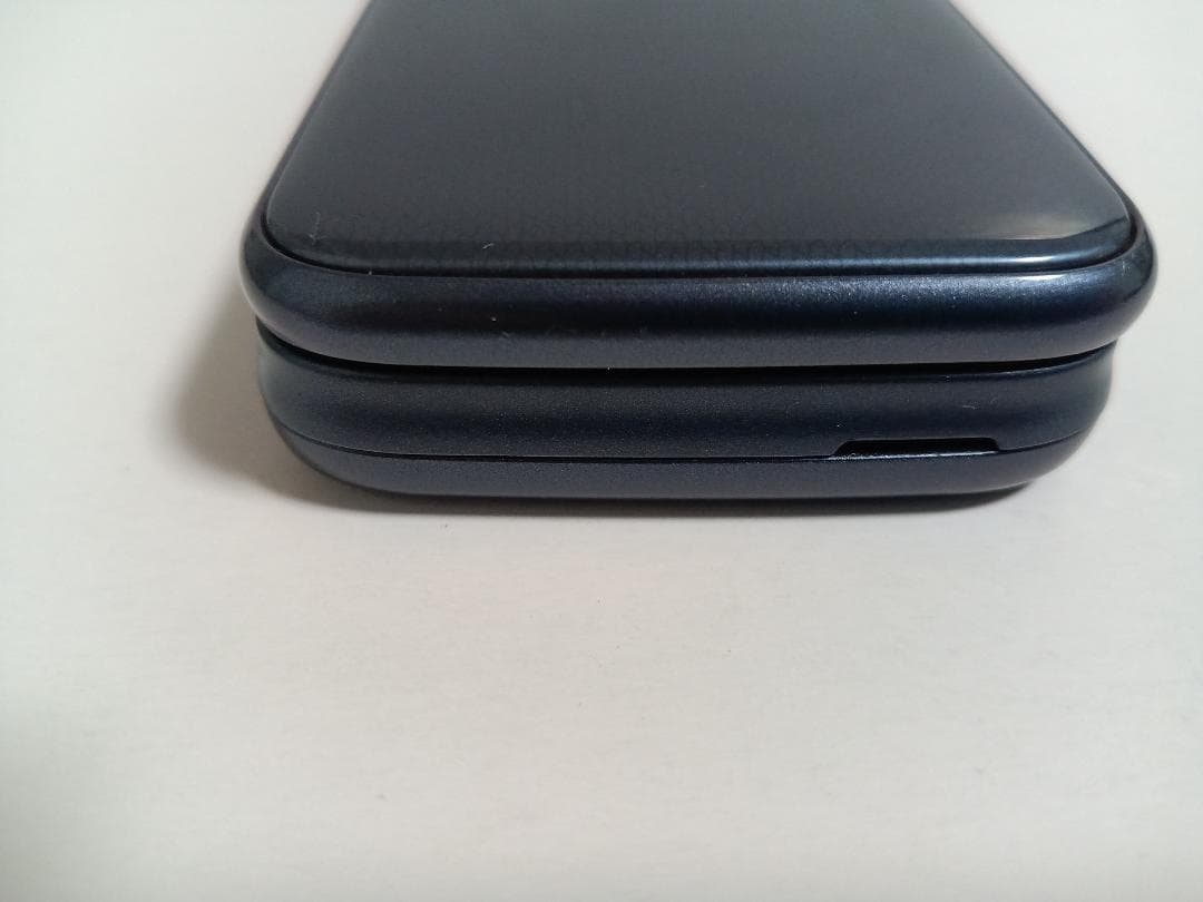 ☆docomo らくらくホン F-01M ネイビー