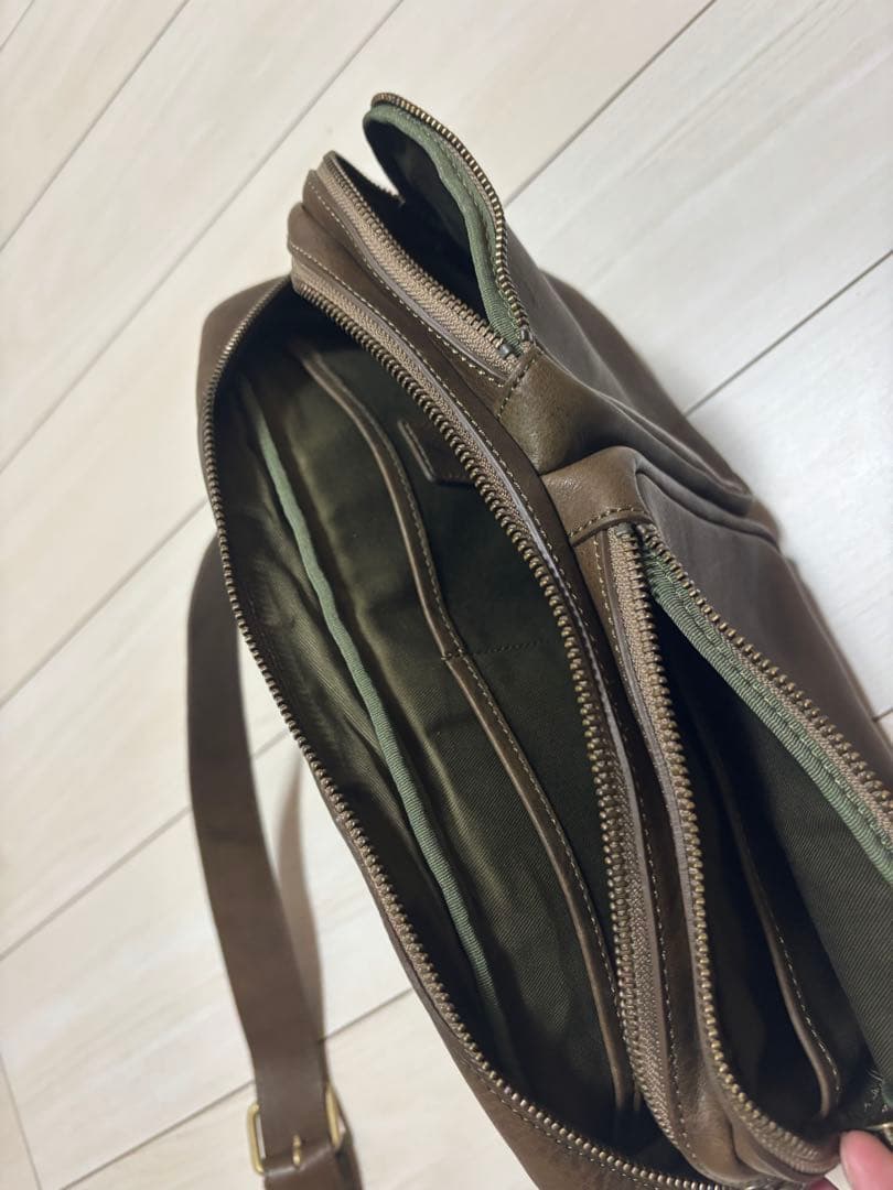 土屋鞄製作所　ビークル トリジップ ボディバッグ