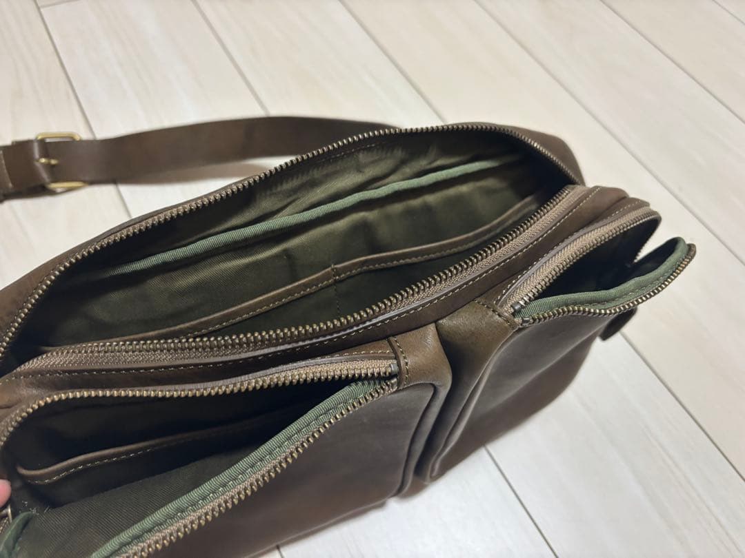 土屋鞄製作所　ビークル トリジップ ボディバッグ