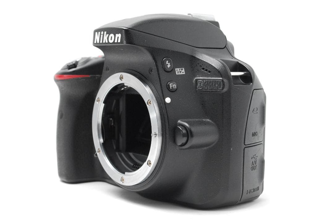 【美品】2416万画素の高画質モデル♪Nikon D3300 軽量で持ち運びOK