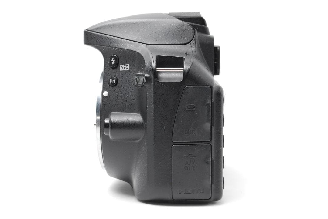 【美品】2416万画素の高画質モデル♪Nikon D3300 軽量で持ち運びOK