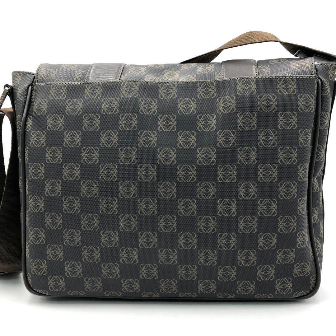 極美品 ロエベ アナグラム メッセンジャーバッグ A4 PVC レザー 焦茶