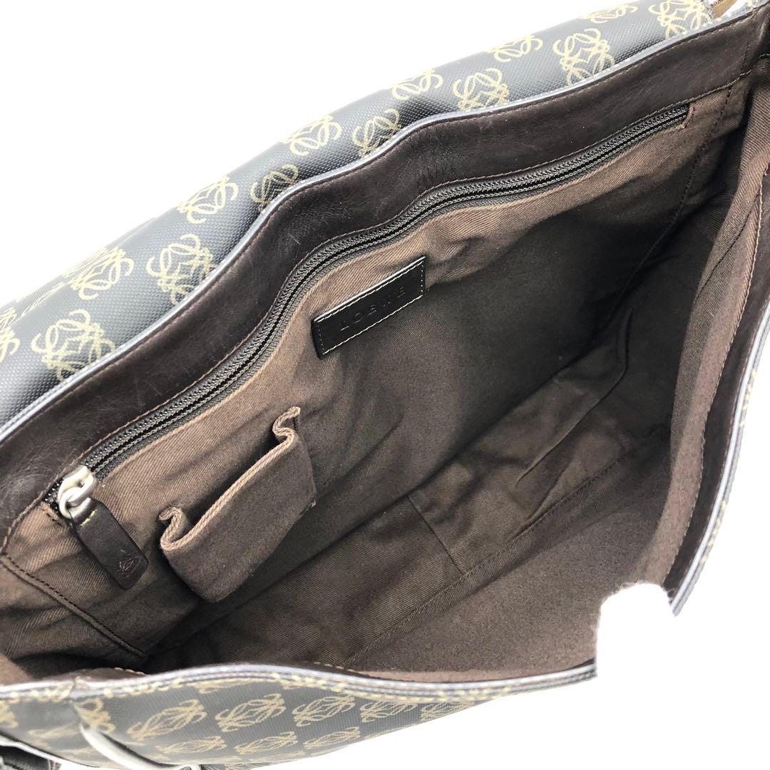 極美品 ロエベ アナグラム メッセンジャーバッグ A4 PVC レザー 焦茶