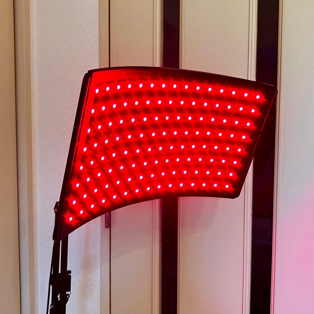 美品！　使用期間1ヶ月　近赤外線赤色EDライトセラピー パネル型 ／スタンド付き