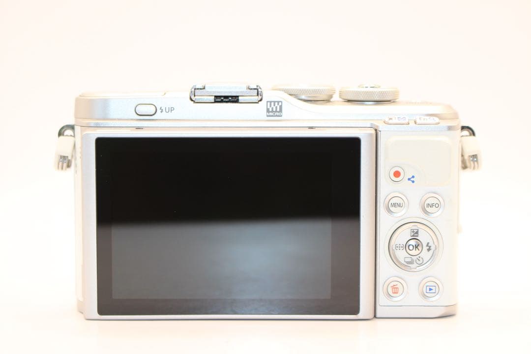 ★未使用級ショット数916回★ オリンパス　E-PL10 ダブルズームキット