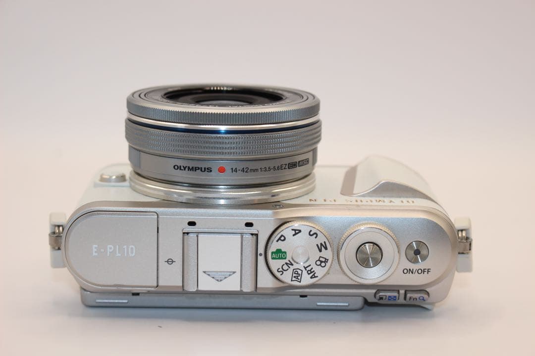 ★未使用級ショット数916回★ オリンパス　E-PL10 ダブルズームキット