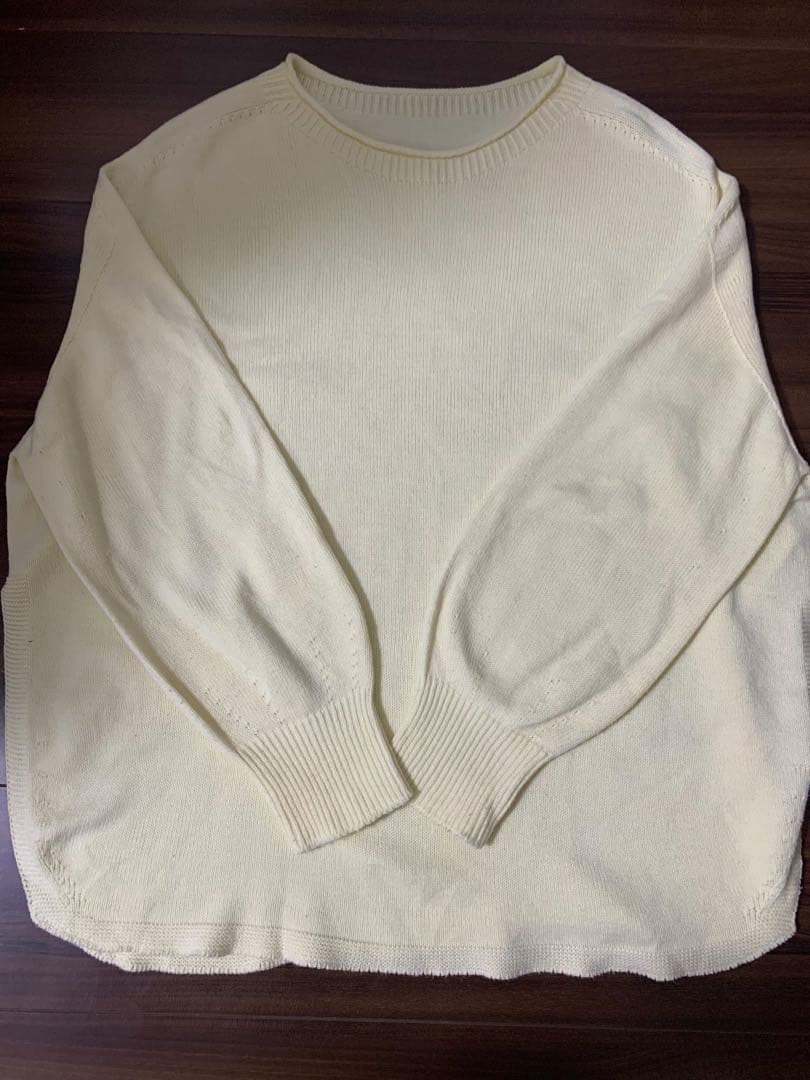 バルキーヤーンルーズボートネックニット