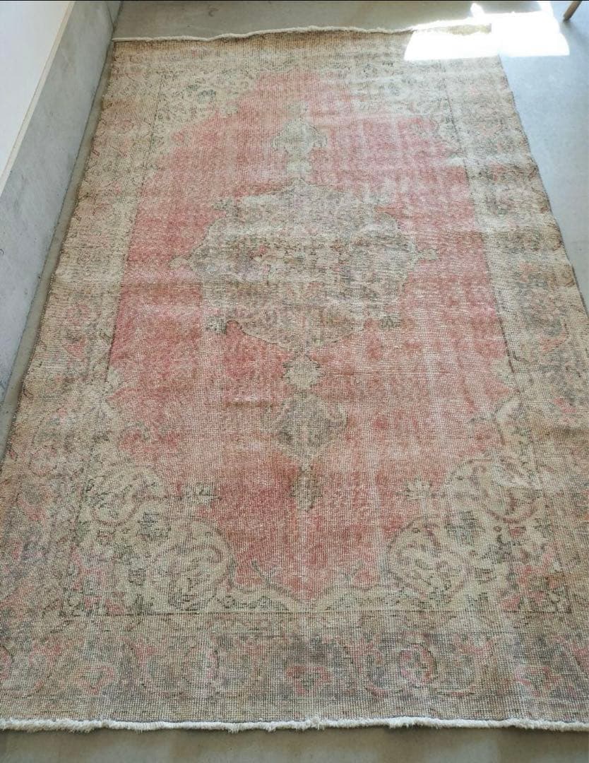 m*i様 パステルローズピンクとペールグレーのヴィンテージラグ　No564