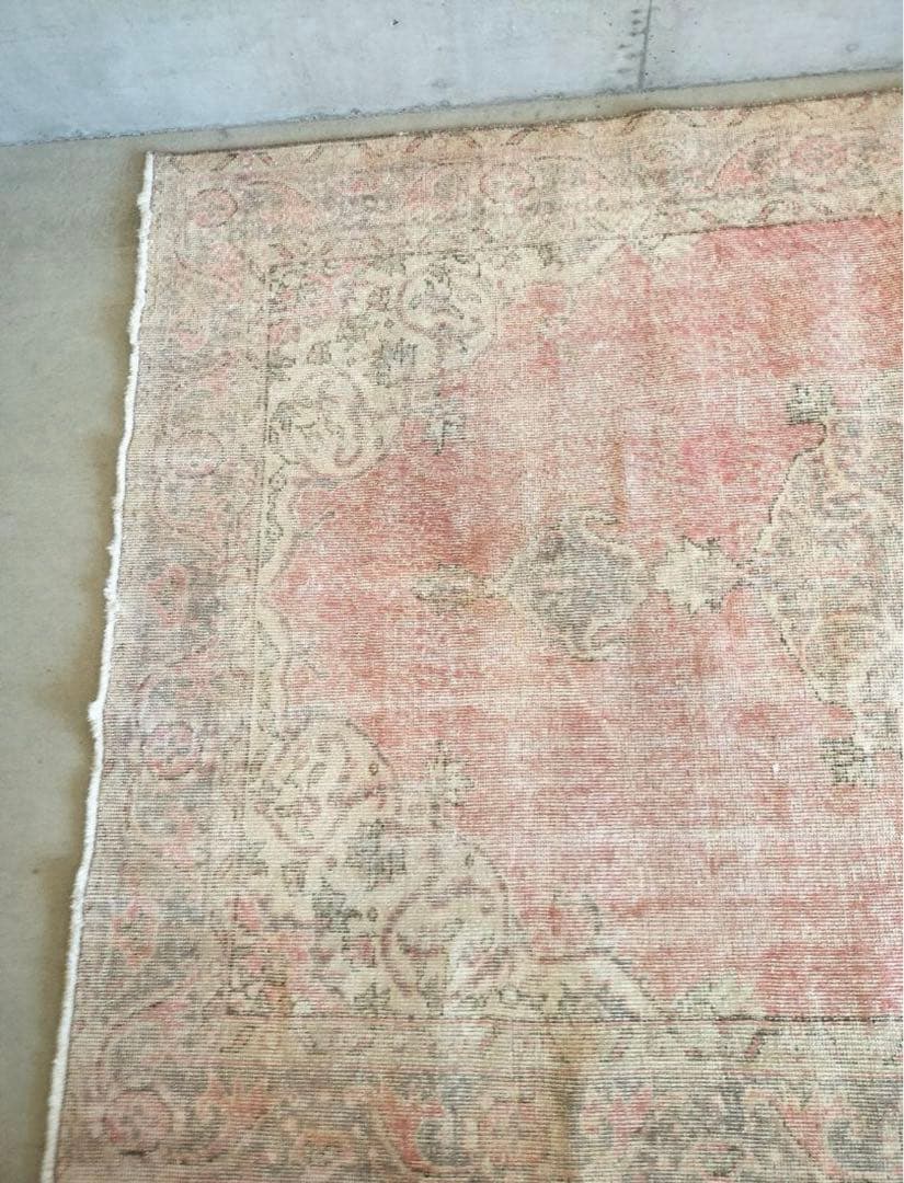 m*i様 パステルローズピンクとペールグレーのヴィンテージラグ　No564