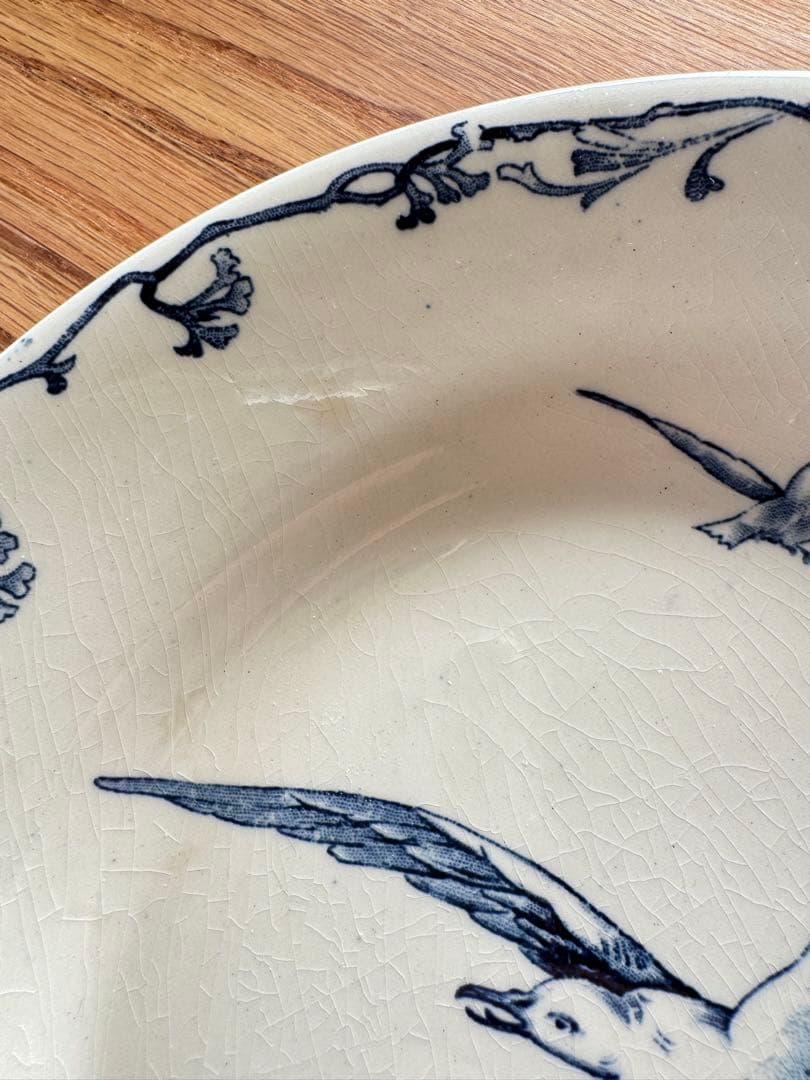 アンティーク　青い鳥と植物の模様の陶器皿