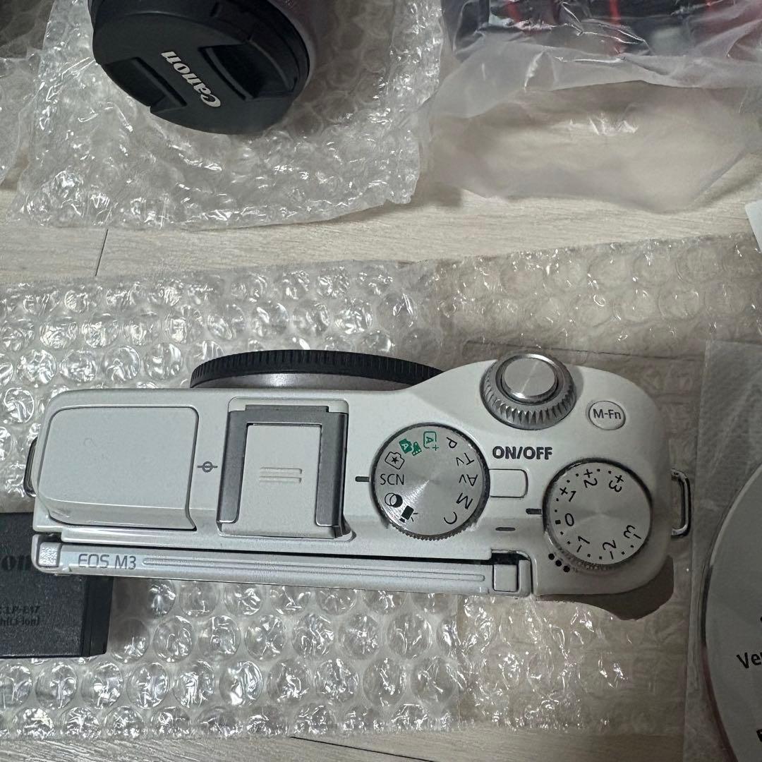 Canon EOS M3 ホワイト レンズ2本付き