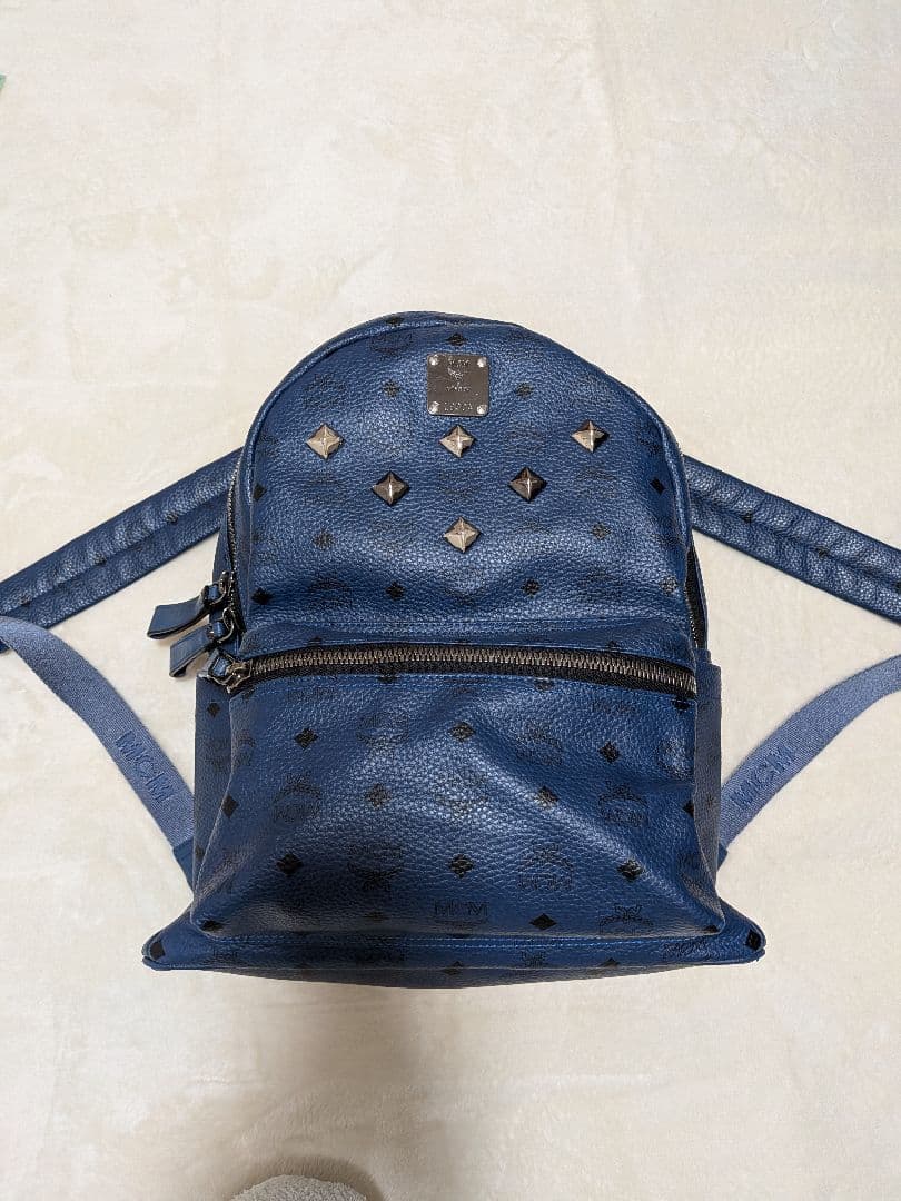 MCM スタッズ付きネイビーリュック　希少色