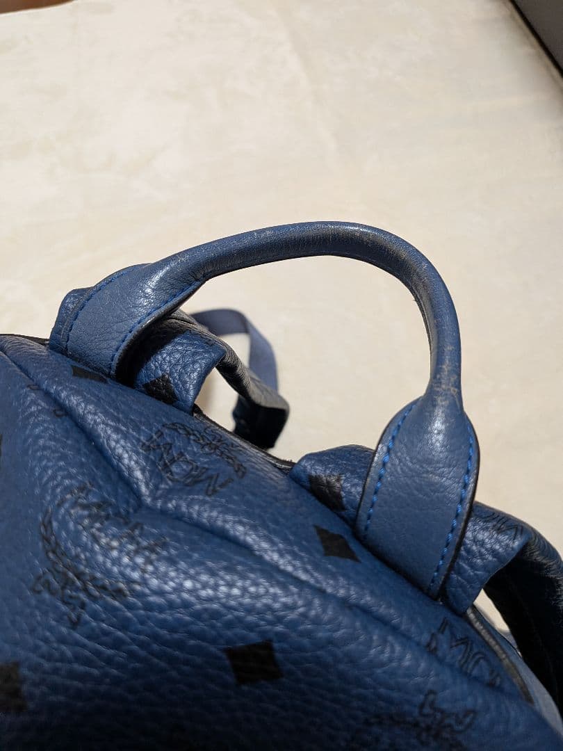 MCM スタッズ付きネイビーリュック　希少色