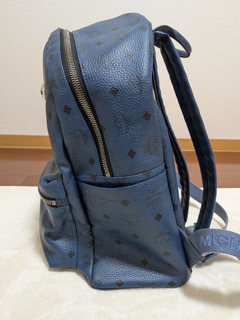 MCM スタッズ付きネイビーリュック　希少色