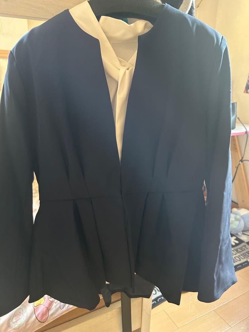 美品ネイビーパンツスーツ