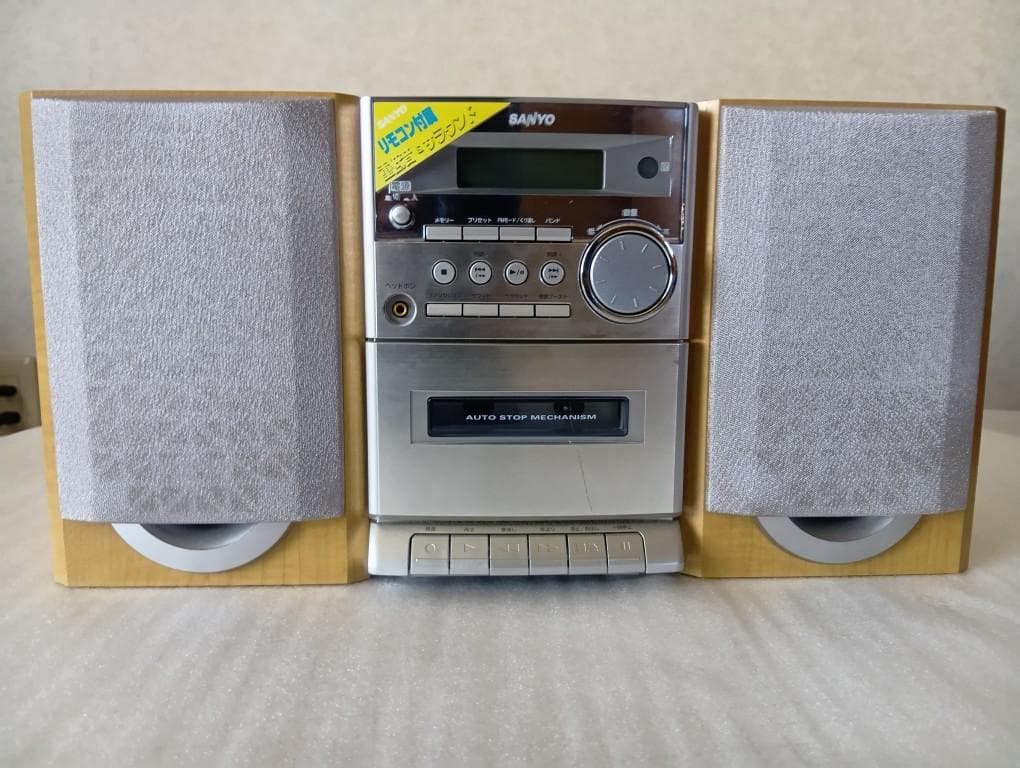 ☆ SANYO　☆ ミニコンポ CDプレーヤー・ラジオ・カセットデッキ ☆訳アリ