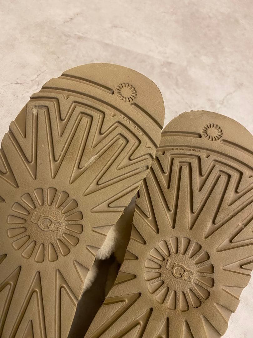 美品　希少　UGG W DISCO CROSS SLIDE アグ ボアサンダル